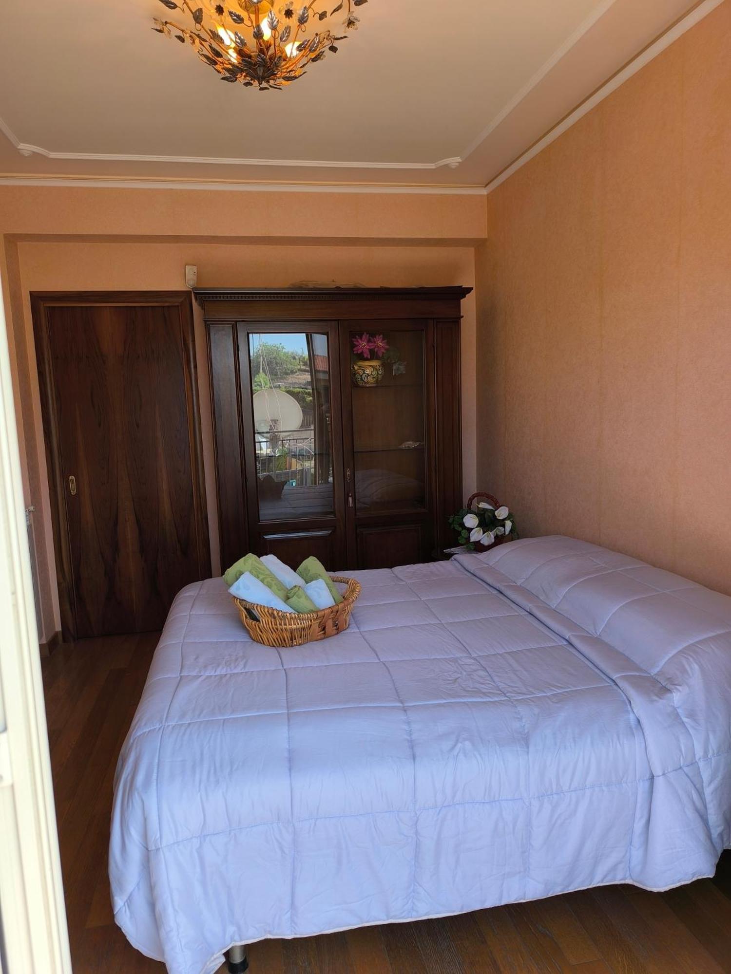 Bed And breakfast Kalinka Motta SantʼAnastasia Exteriör bild