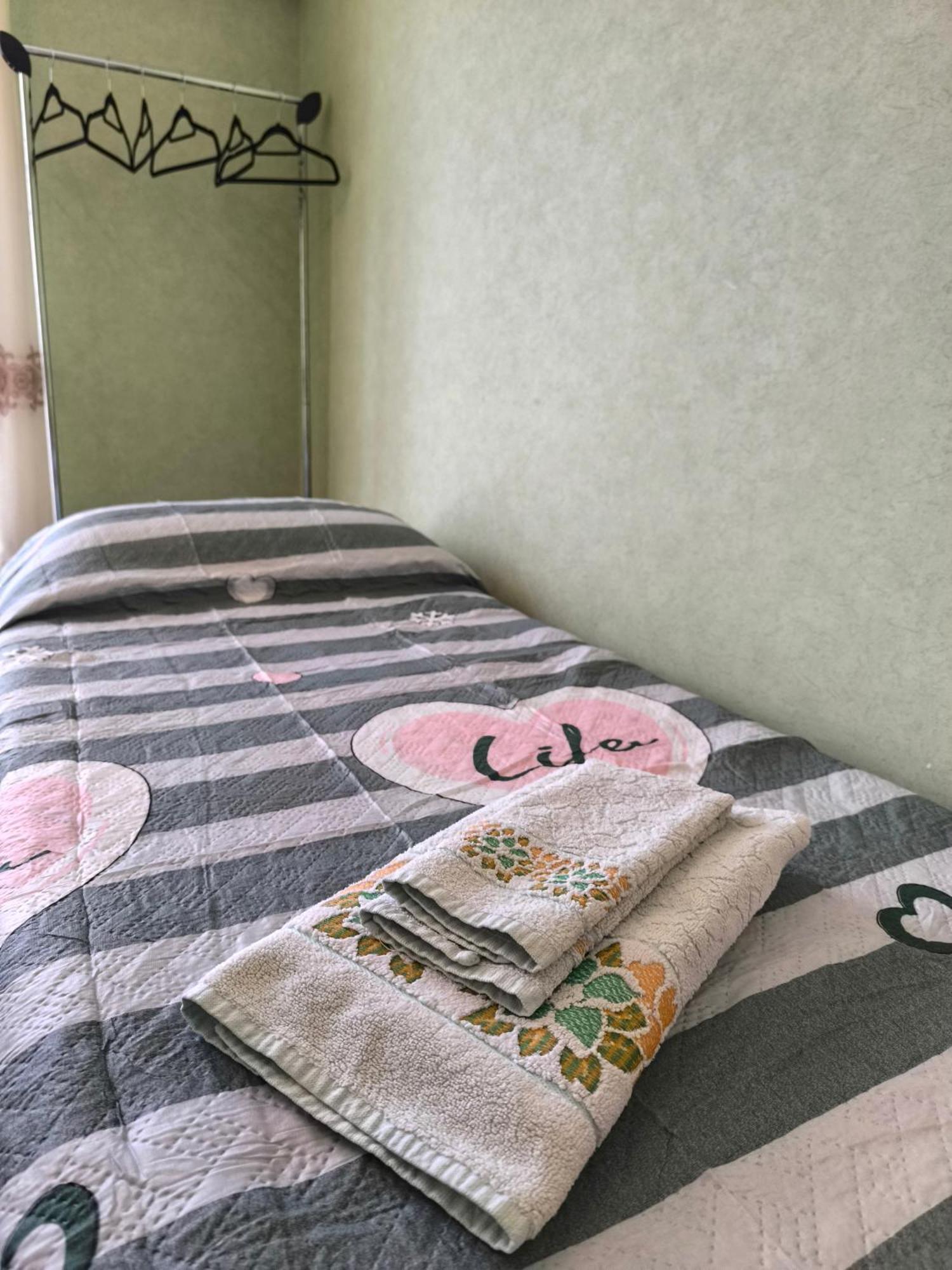 Bed And breakfast Kalinka Motta SantʼAnastasia Exteriör bild