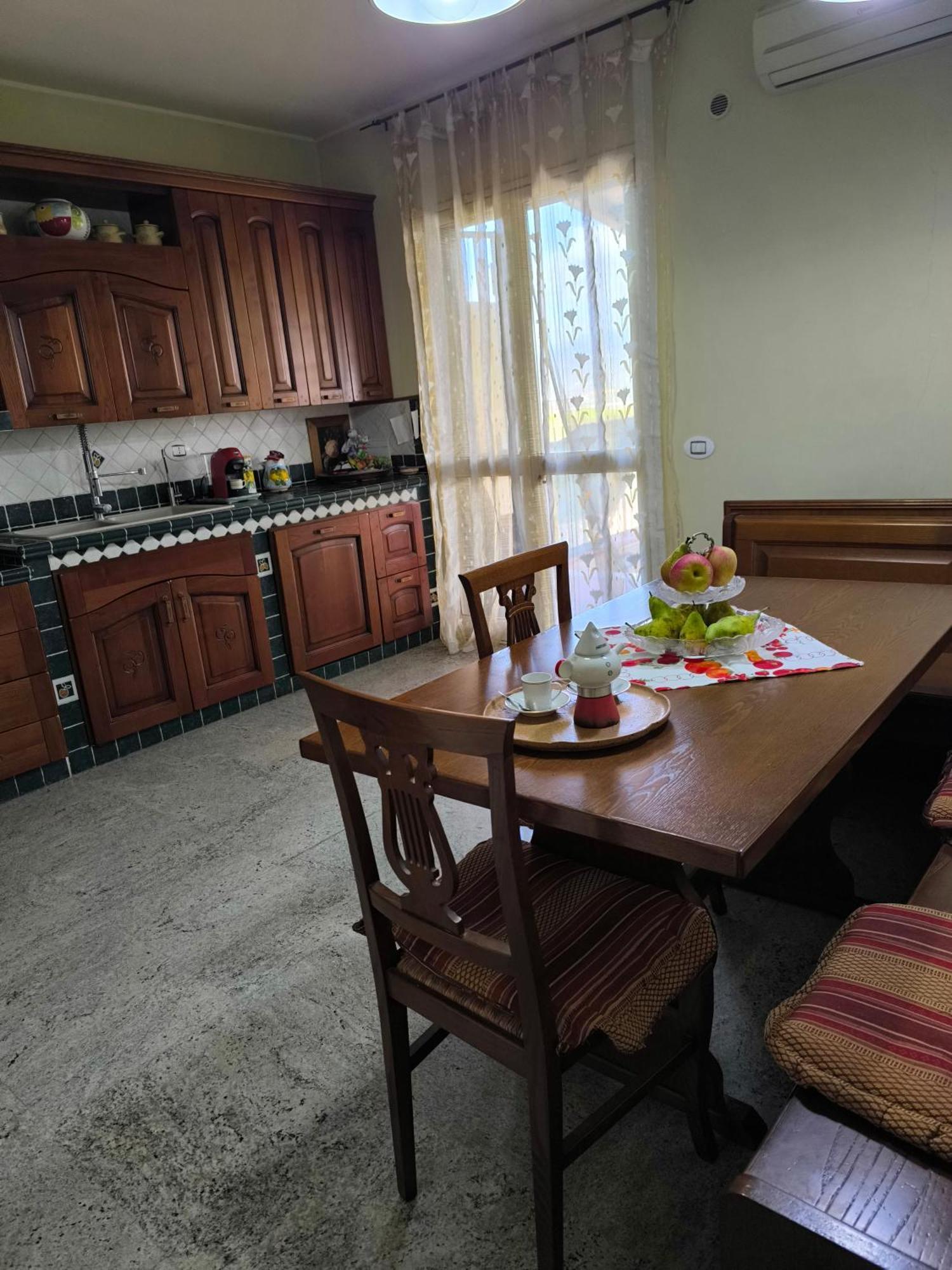 Bed And breakfast Kalinka Motta SantʼAnastasia Exteriör bild