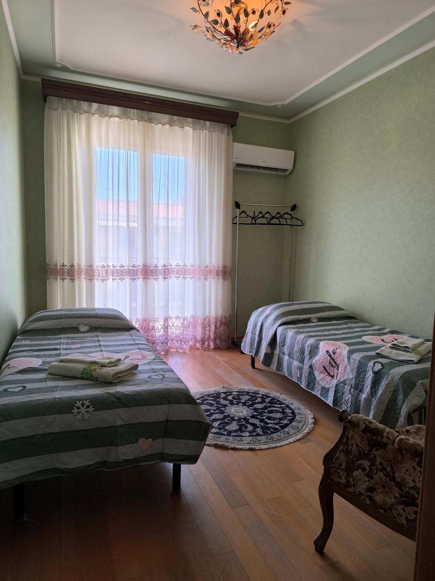 Bed And breakfast Kalinka Motta SantʼAnastasia Exteriör bild