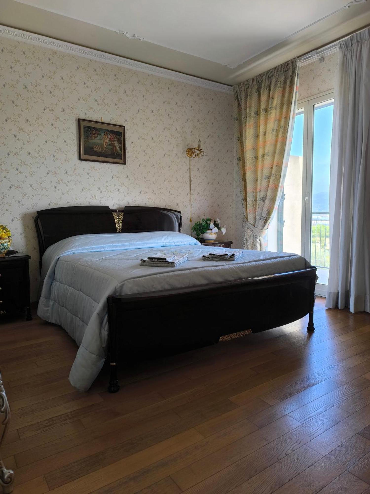 Bed And breakfast Kalinka Motta SantʼAnastasia Exteriör bild