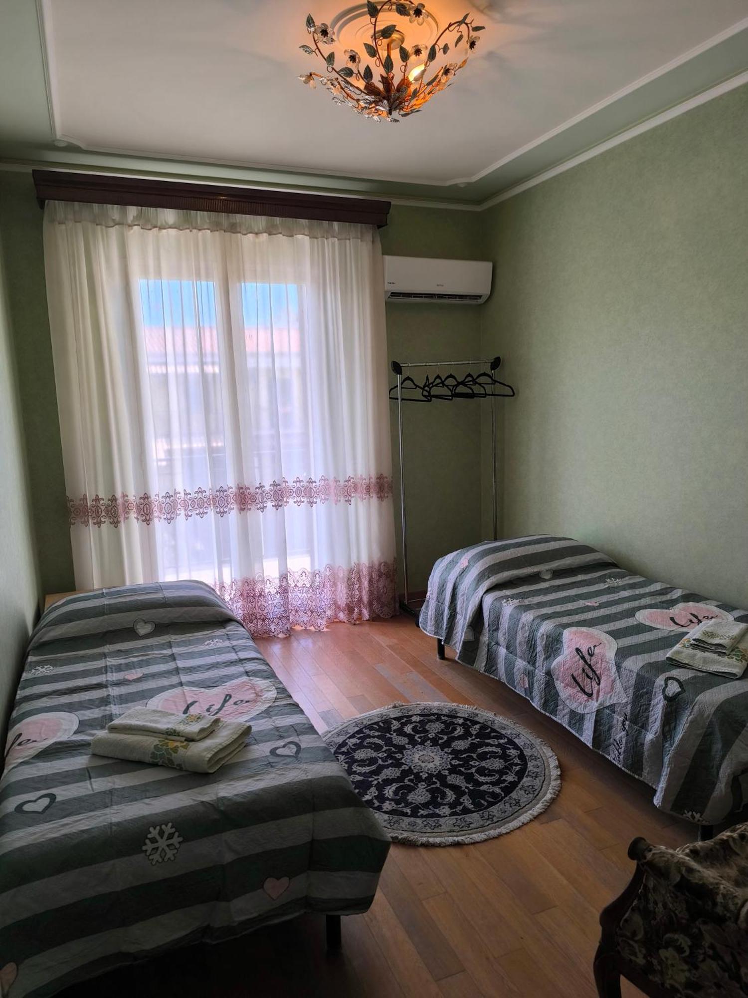 Bed And breakfast Kalinka Motta SantʼAnastasia Exteriör bild